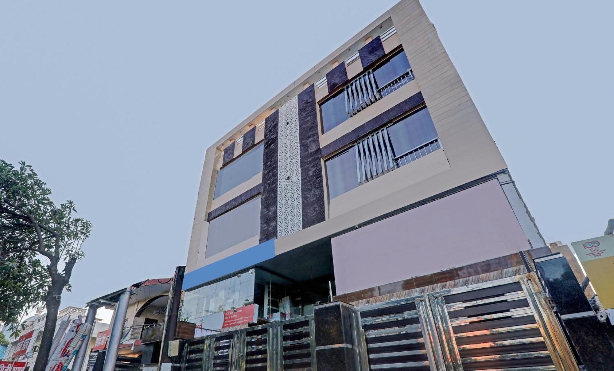 Отель Super Townhouse Riddhi Residency Лакхнау Экстерьер фото